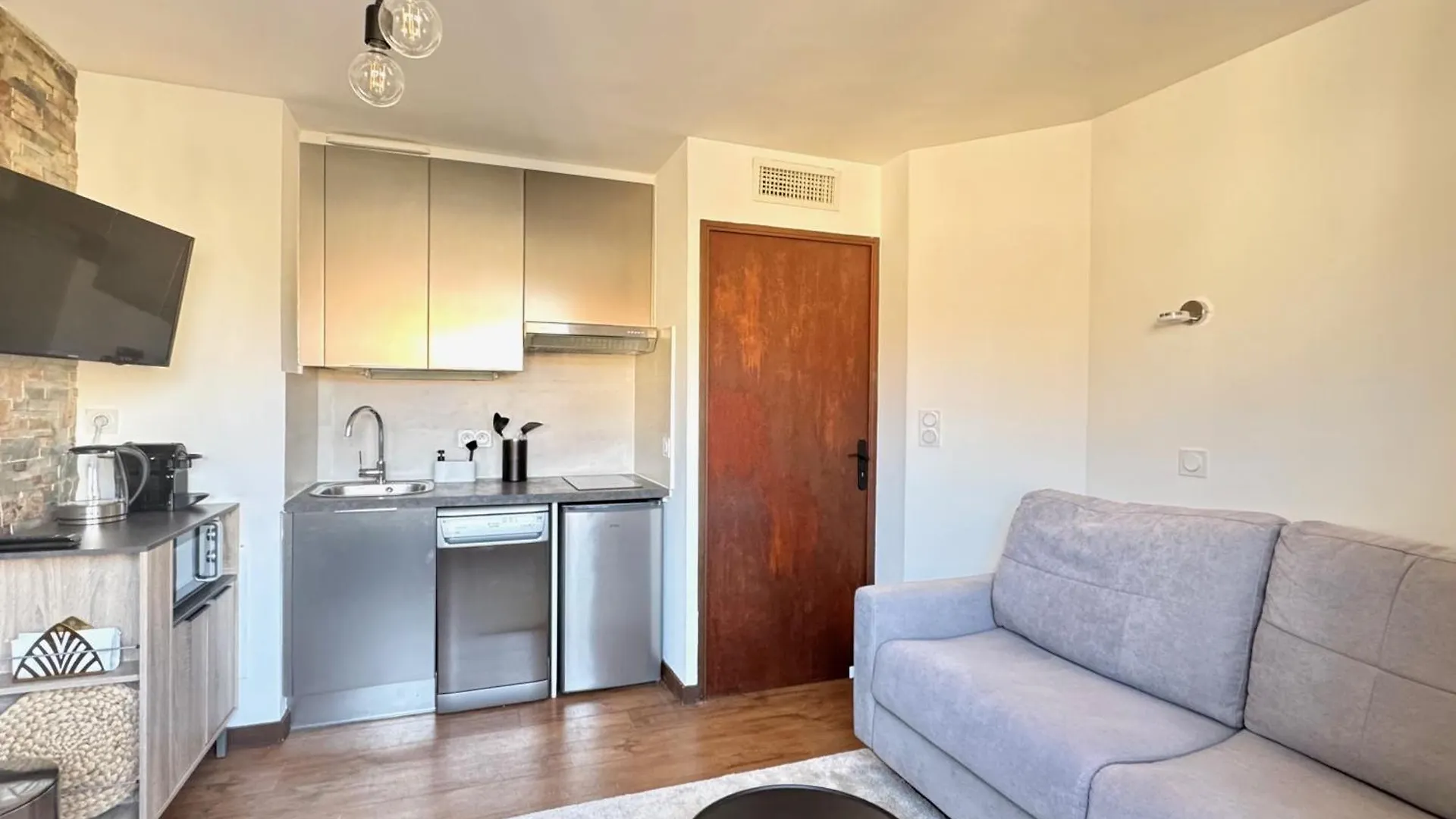 Apartment Cosy Flat With Swimming Pool, Close To Beach And Congress Center Cannes